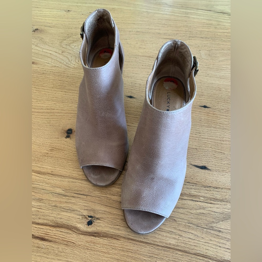 Lucky Brand Cutout Bootie Taupe‎ Peep Leather Toe Women’s 9 1/2 Preloved